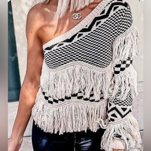 Black and white pattern fringe one shoulder sweater